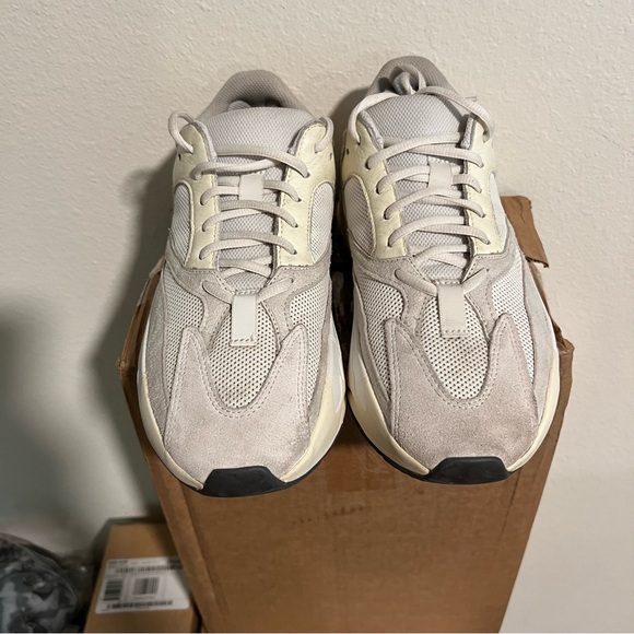 Adidas Yeezy Boost 700 Analog size 7.5 - Picture 3 of 8